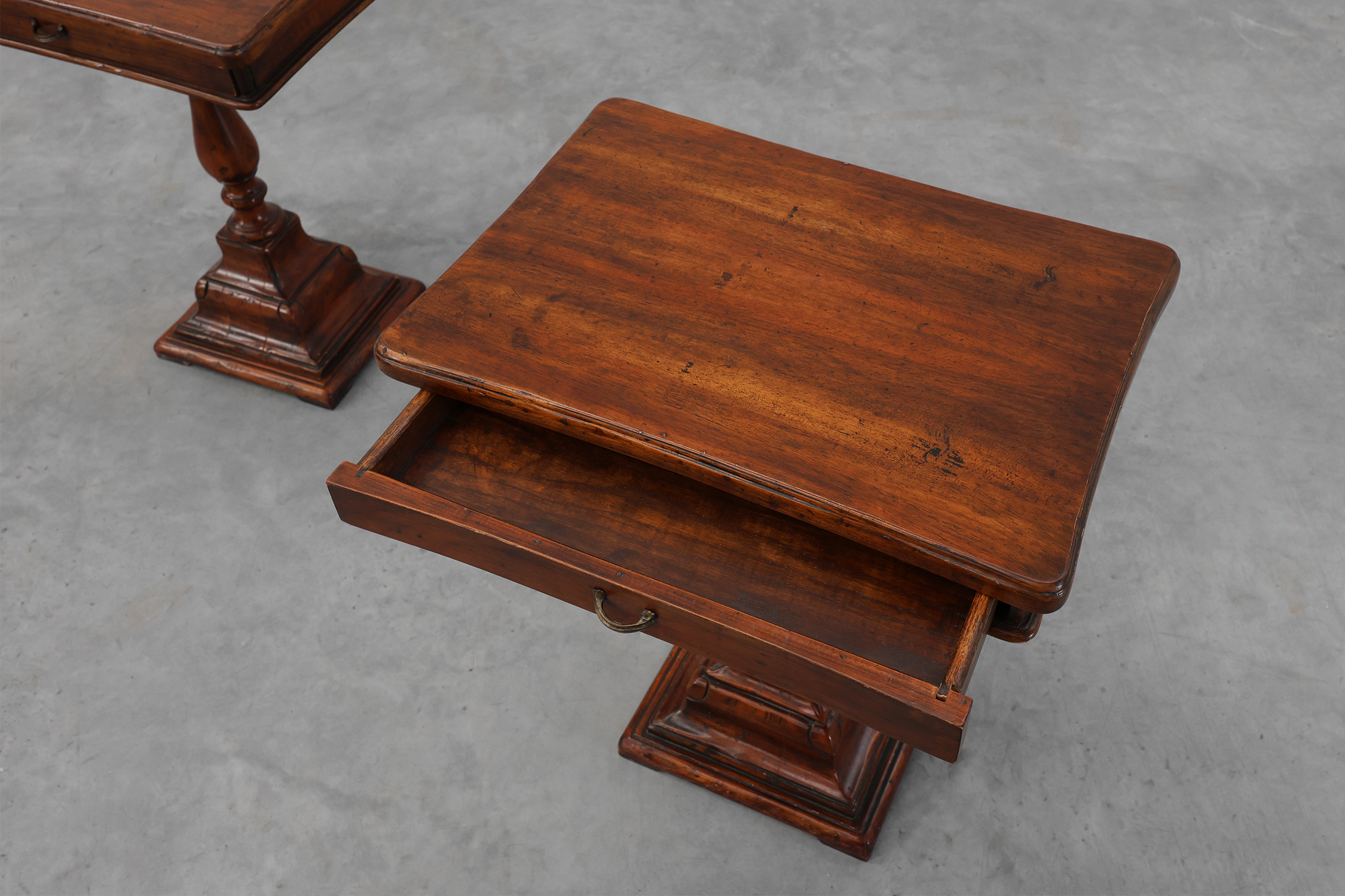 Pair of 20th century English nightstands in George IV stylethumbnail